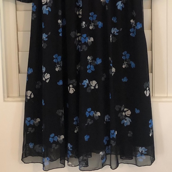 Jacqui E Dresses Jacqui E Size Medium Navy Floral Dress Pretty